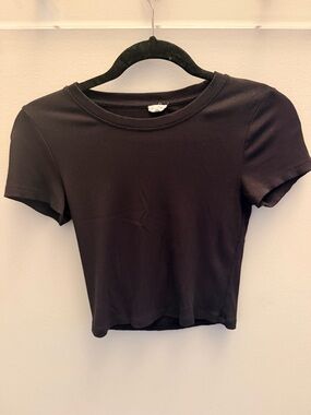 Wilfred Black Ribbed Crewneck Crop Tee